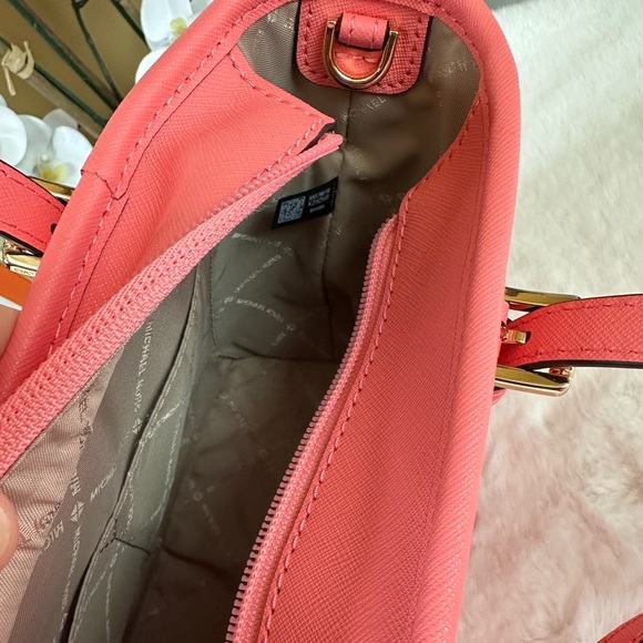 🆕 Michael Kors XS Jet Set Travel Tote Saffiano Leather Crossbody - Picture 6 of 13